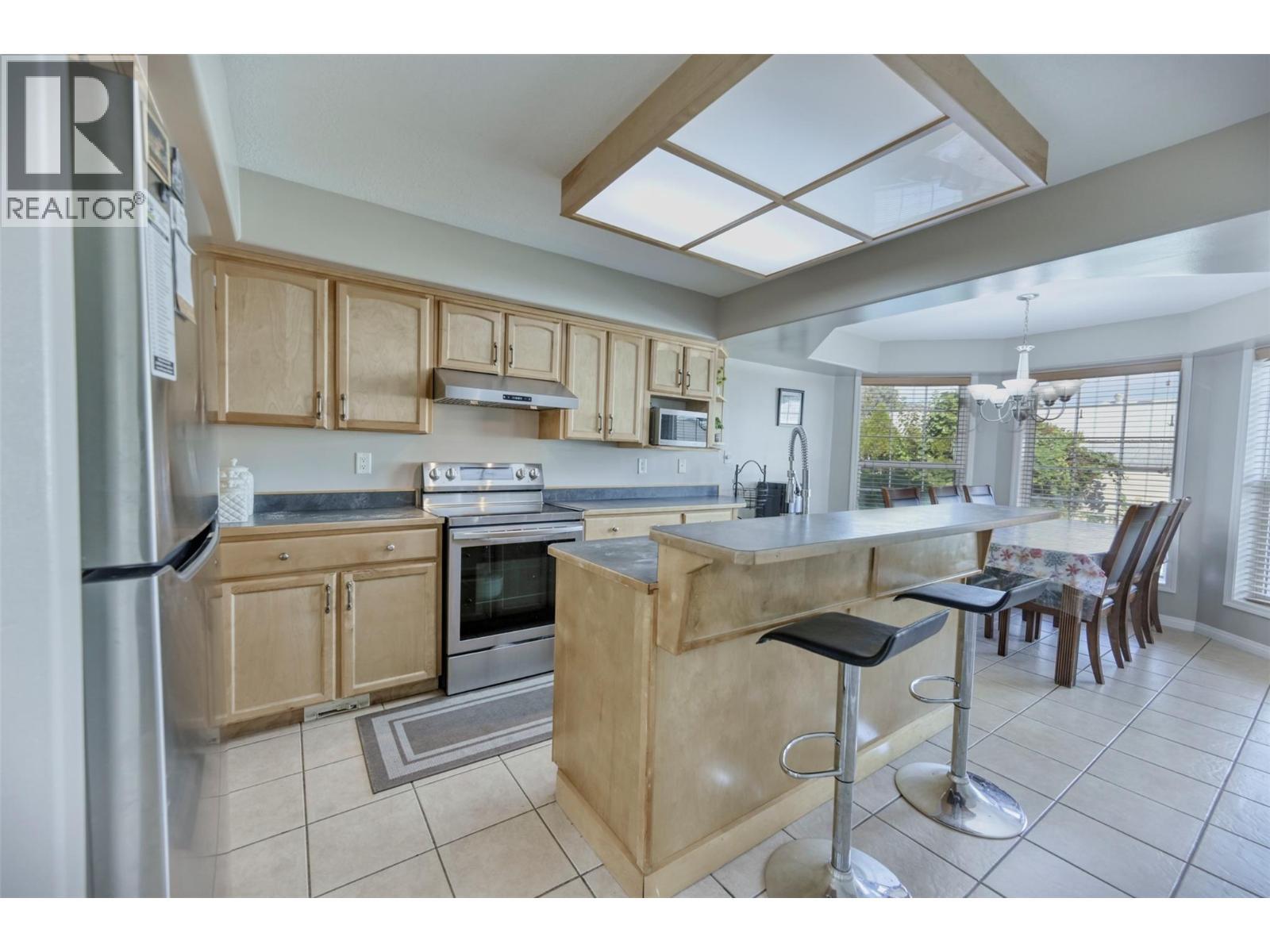 270 Willows Place, Oliver, BC - Indoor Photo Showing Kitchen