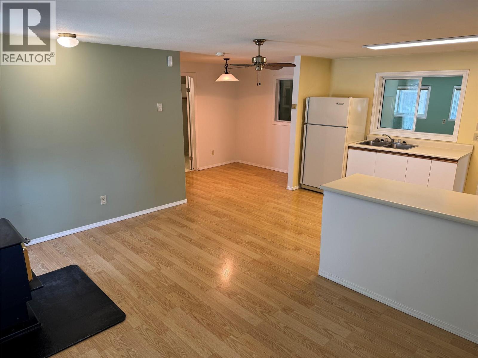 1483 Main Street, Olalla, BC - Indoor Photo Showing Kitchen With Double Sink