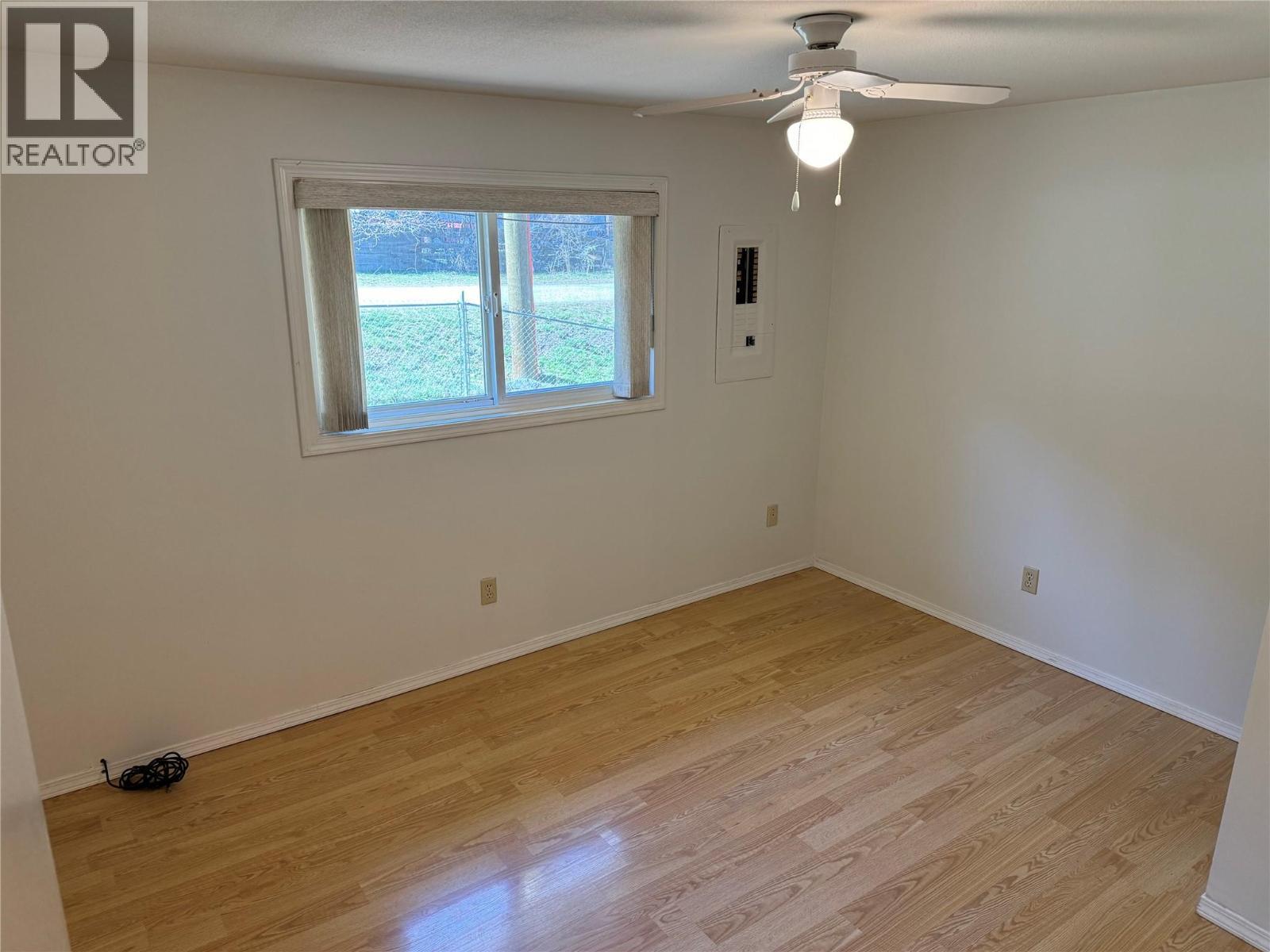 1483 Main Street, Olalla, BC - Indoor Photo Showing Other Room