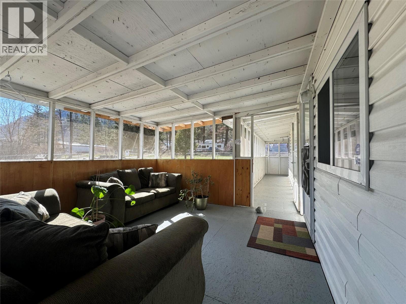 1483 Main Street, Olalla, BC - Indoor Photo Showing Other Room