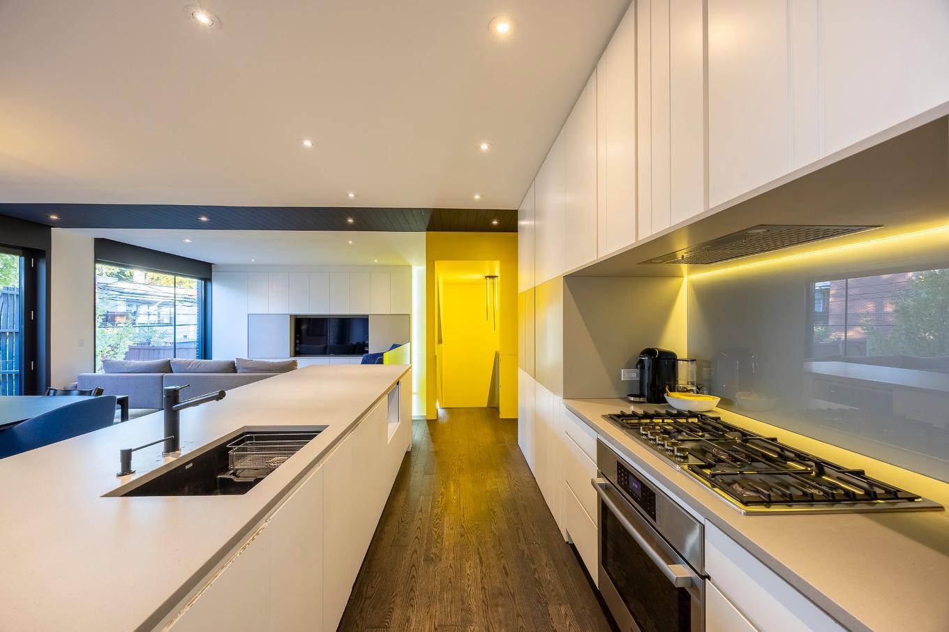 Vue d'ensemble - 8377 - 8379 Rue Foucher, Montréal (Villeray/Saint-Michel/Parc-Extension), QC - Indoor Photo Showing Kitchen With Double Sink