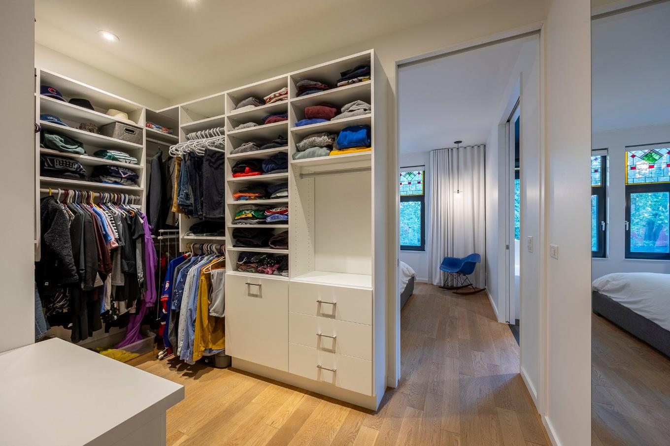 Penderie (Walk-in) - 8377 - 8379 Rue Foucher, Montréal (Villeray/Saint-Michel/Parc-Extension), QC - Indoor With Storage