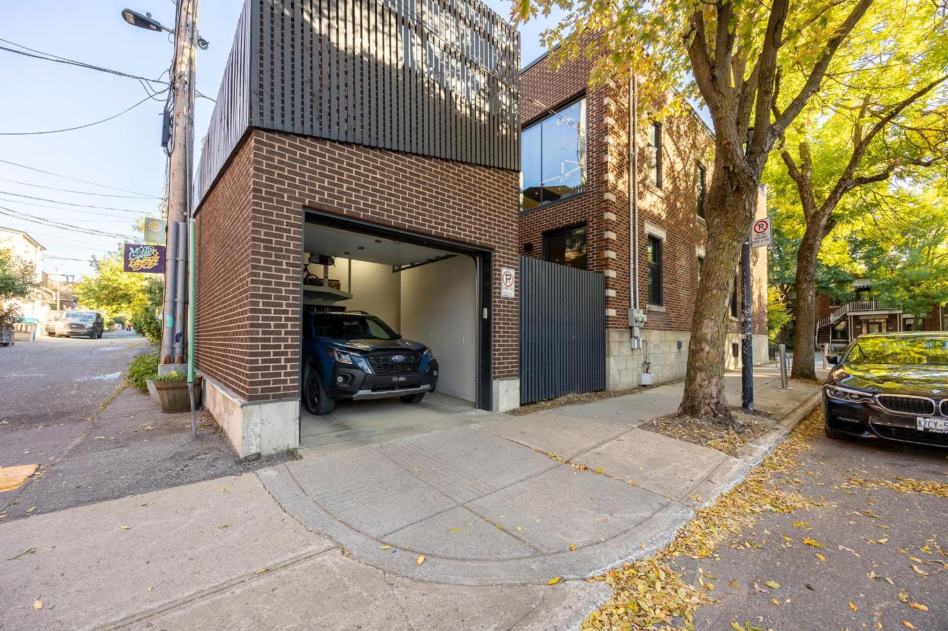 Garage - 8377 - 8379 Rue Foucher, Montréal (Villeray/Saint-Michel/Parc-Extension), QC - Outdoor