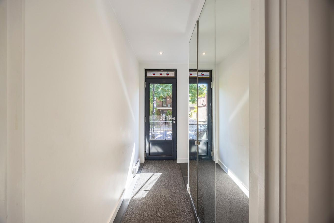 Hall d'entrée/Vestibule - 8377 - 8379 Rue Foucher, Montréal (Villeray/Saint-Michel/Parc-Extension), QC - Indoor Photo Showing Other Room