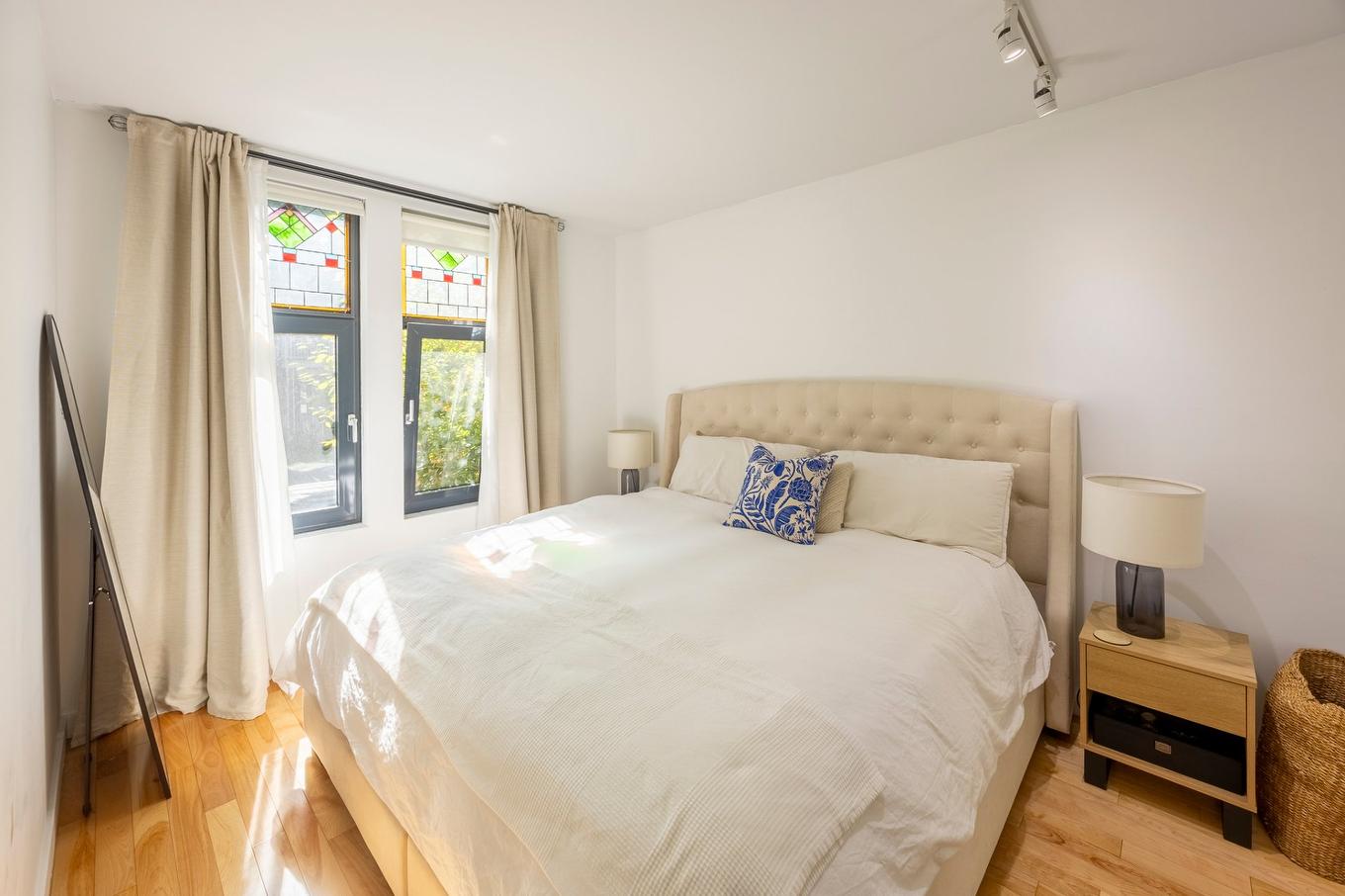 Chambre à coucher principale - 8377 - 8379 Rue Foucher, Montréal (Villeray/Saint-Michel/Parc-Extension), QC - Indoor Photo Showing Bedroom