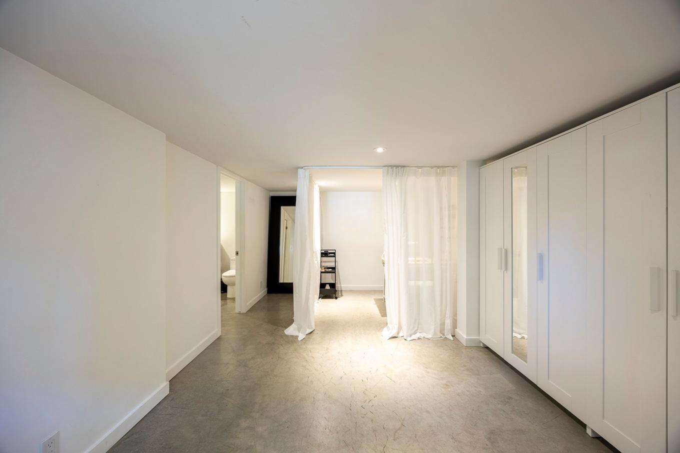 Sous-sol - 8377 - 8379 Rue Foucher, Montréal (Villeray/Saint-Michel/Parc-Extension), QC - Indoor Photo Showing Other Room