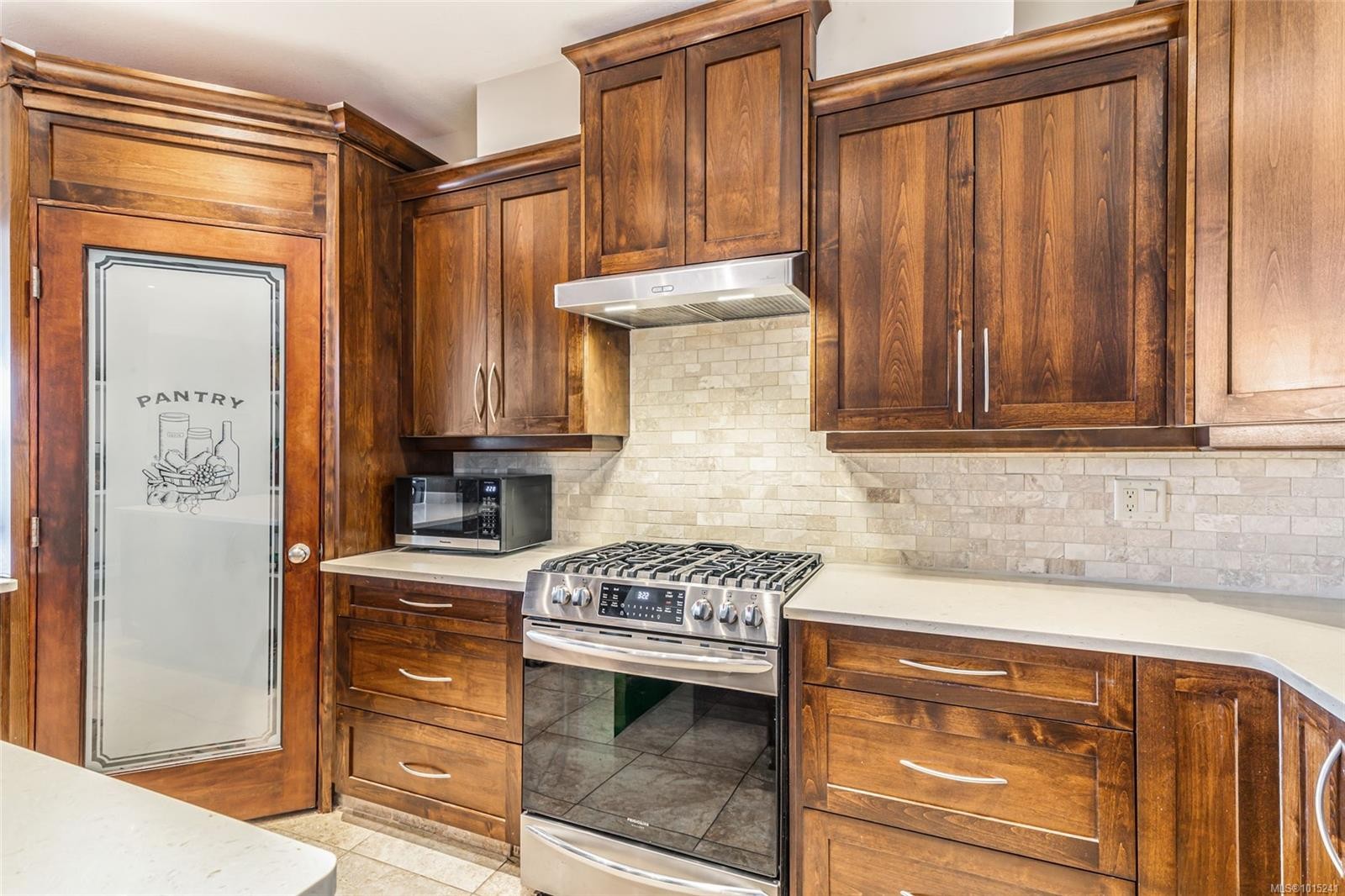 3026 Waterstone Way, Nanaimo, BC - Indoor Photo Showing Kitchen