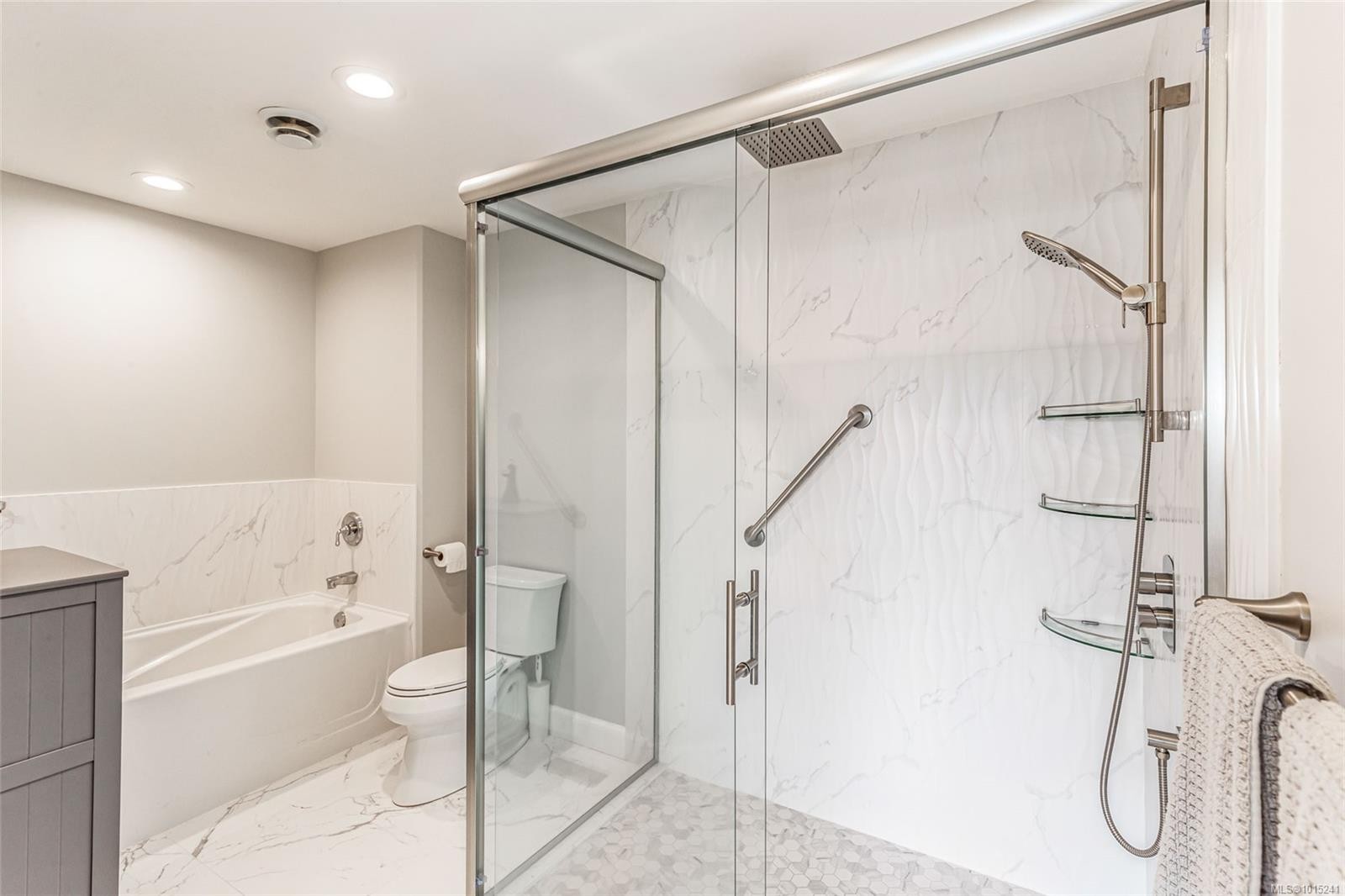 3026 Waterstone Way, Nanaimo, BC - Indoor Photo Showing Bathroom