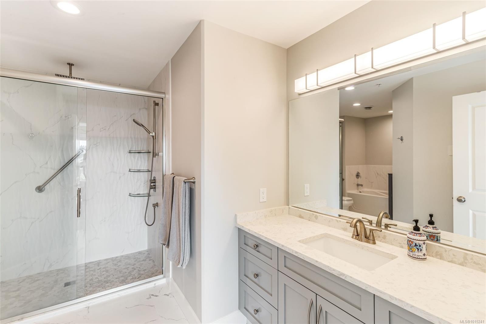 3026 Waterstone Way, Nanaimo, BC - Indoor Photo Showing Bathroom