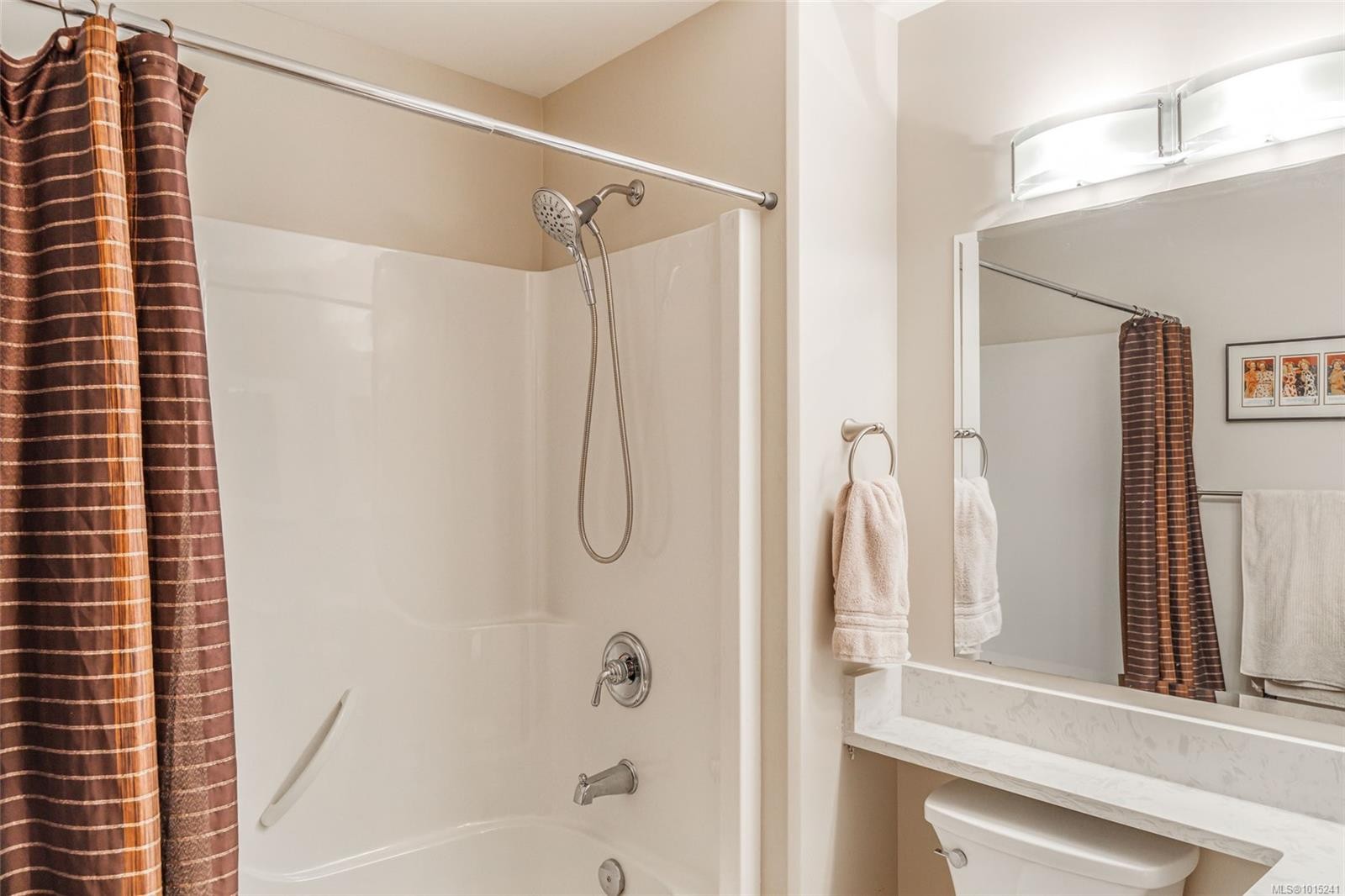 3026 Waterstone Way, Nanaimo, BC - Indoor Photo Showing Bathroom