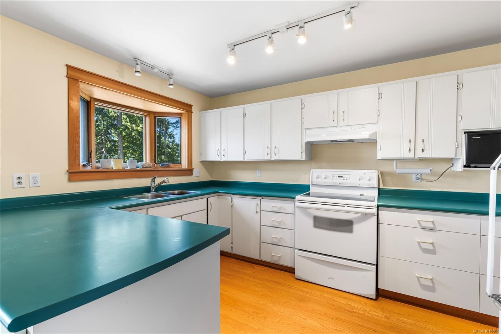 3705 Signal Hill Rd, Pender Island, BC