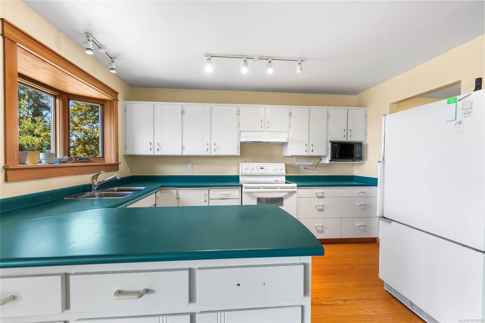 3705 Signal Hill Rd, Pender Island, BC