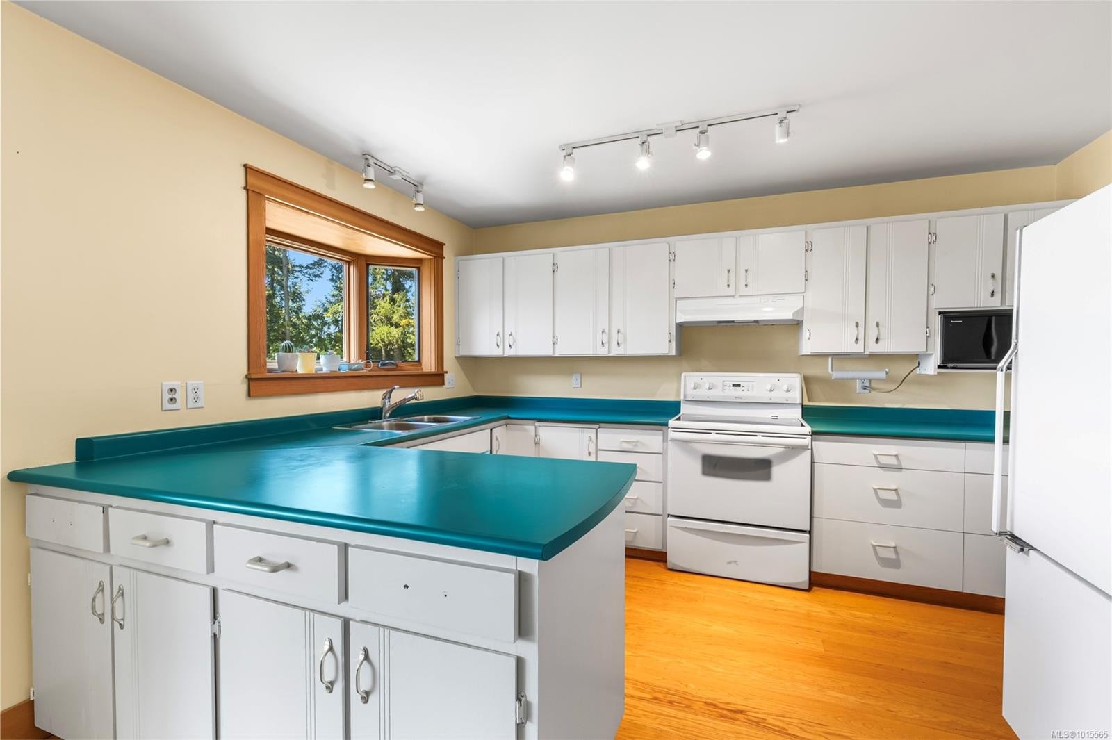 3705 Signal Hill Rd, Pender Island, BC