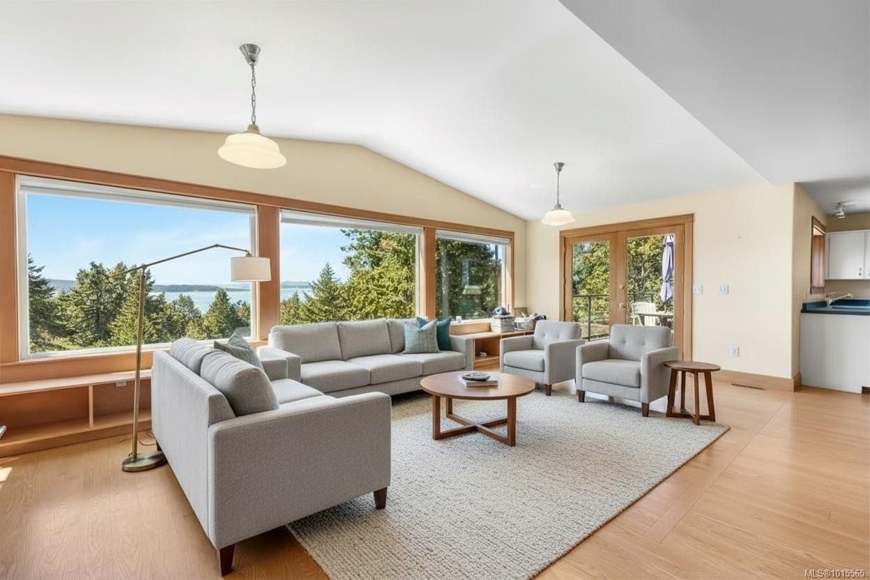 3705 Signal Hill Rd, Pender Island, BC