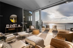 2086 Marne St Oak Bay, BC V8S 4J8