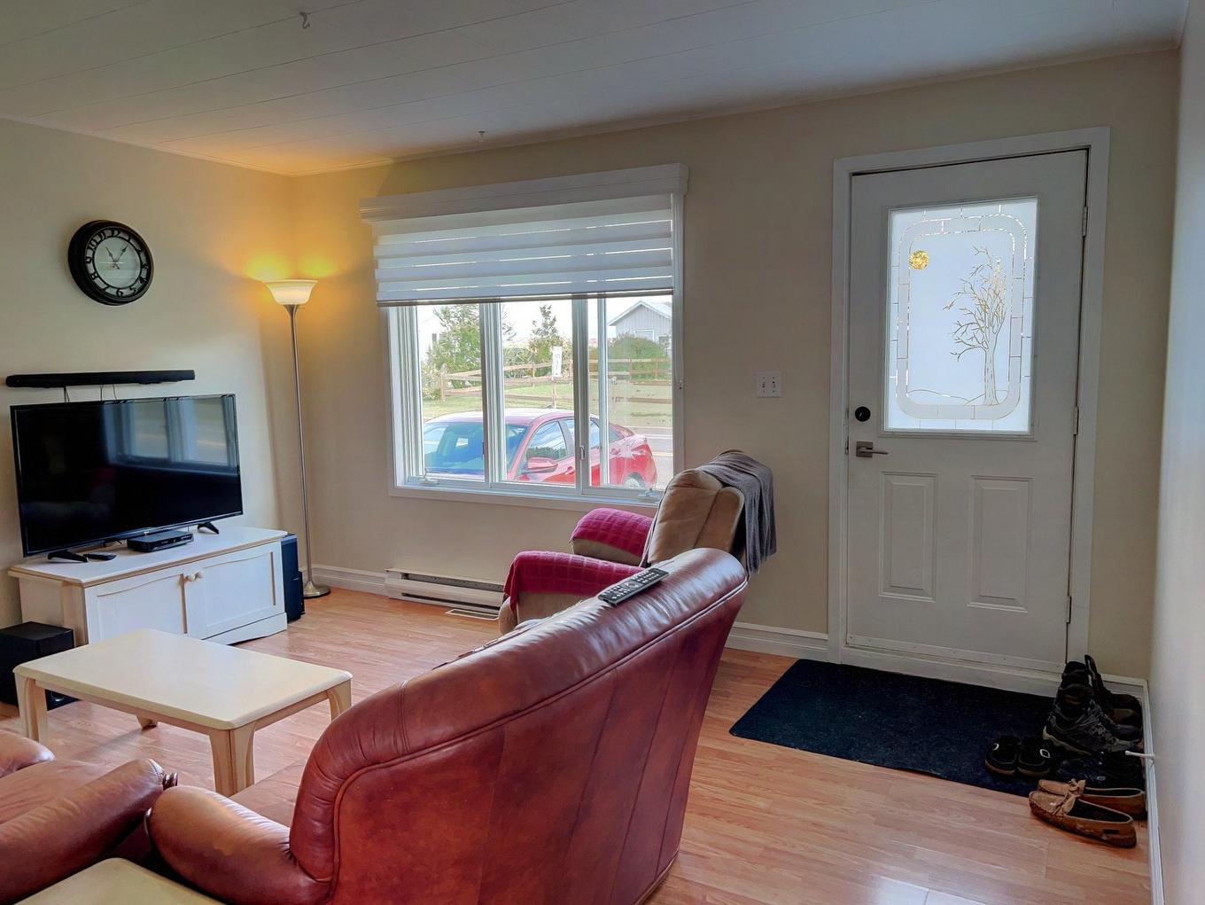 Living room - 145 Route Principale, Saint-André-De-Restigouche, QC - Indoor Photo Showing Living Room