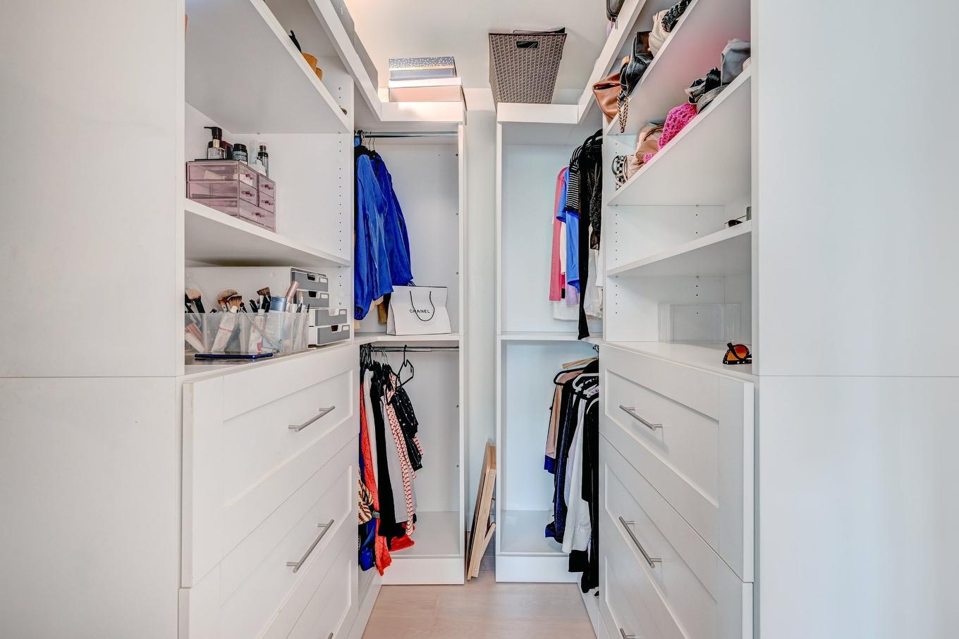 Penderie (Walk-in) - 216 Rue Donnacona, Dollard-Des-Ormeaux, QC - Indoor With Storage