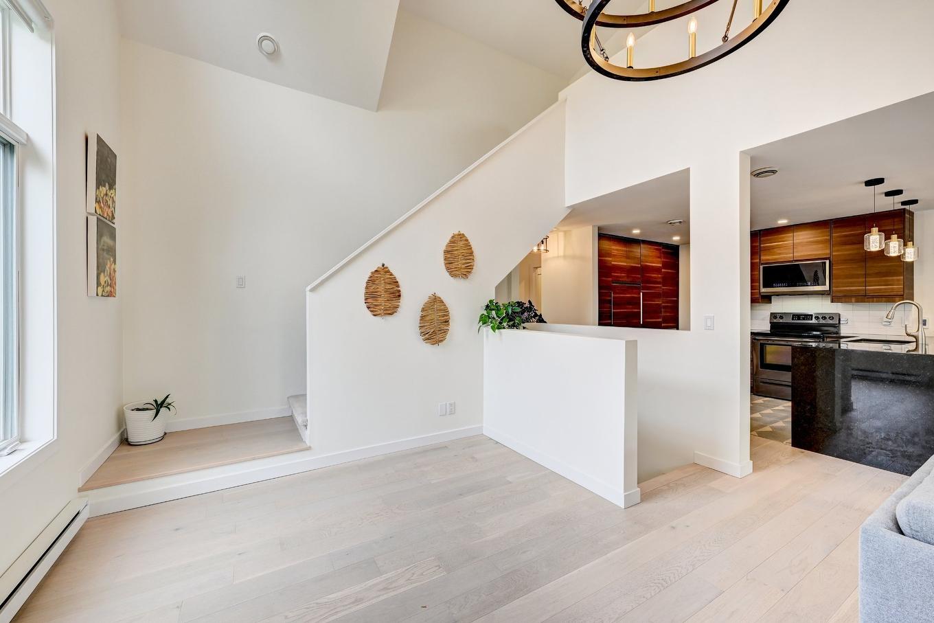 Vue d'ensemble - 216 Rue Donnacona, Dollard-Des-Ormeaux, QC - Indoor Photo Showing Other Room