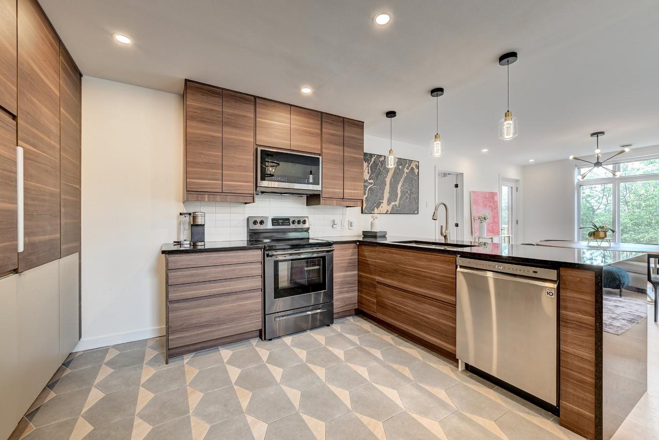 Cuisine - 216 Rue Donnacona, Dollard-Des-Ormeaux, QC - Indoor Photo Showing Kitchen