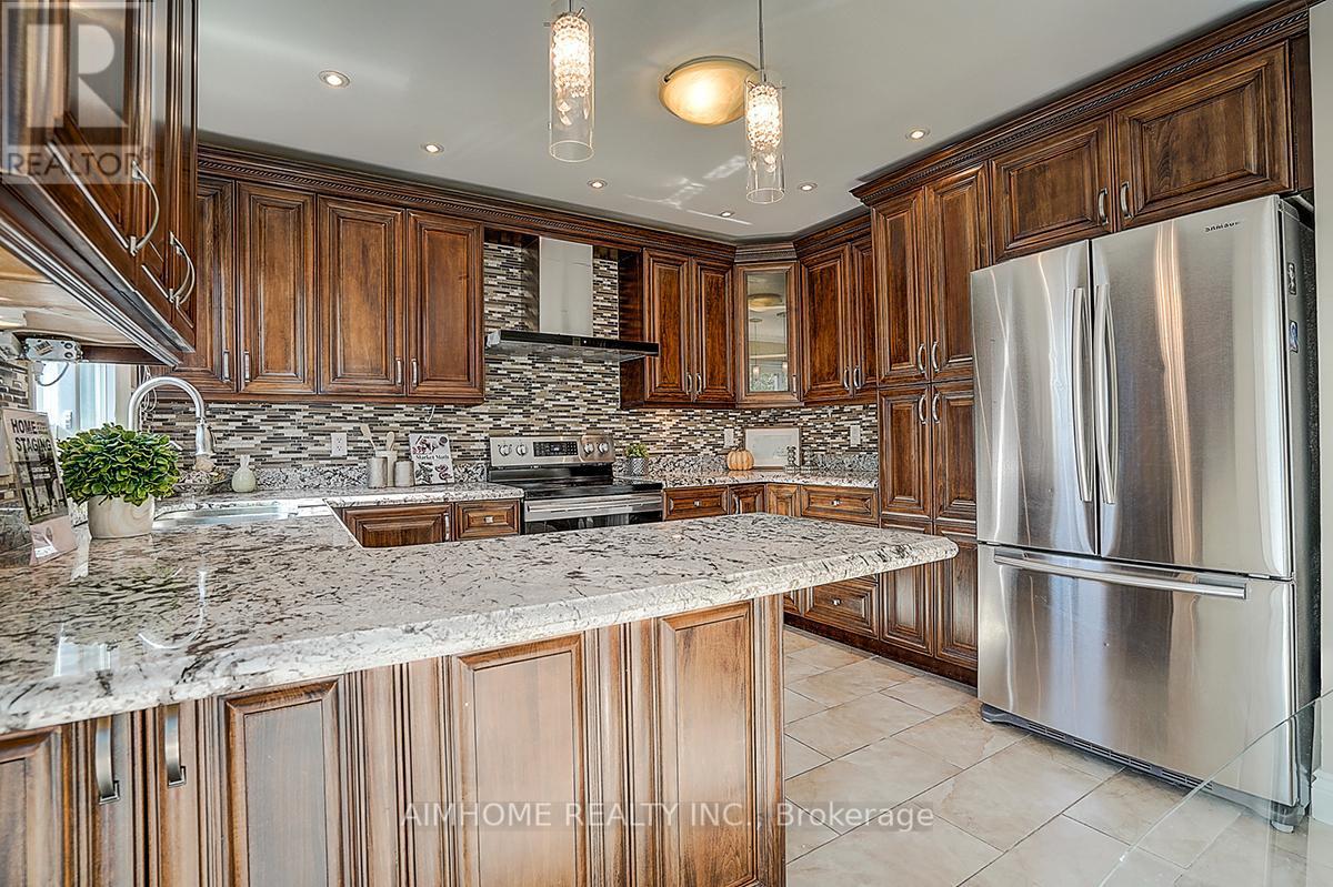 205 Pinewood Drive, Vaughan, ON - Indoor Photo Showing Kitchen With Stainless Steel Kitchen With Upgraded Kitchen