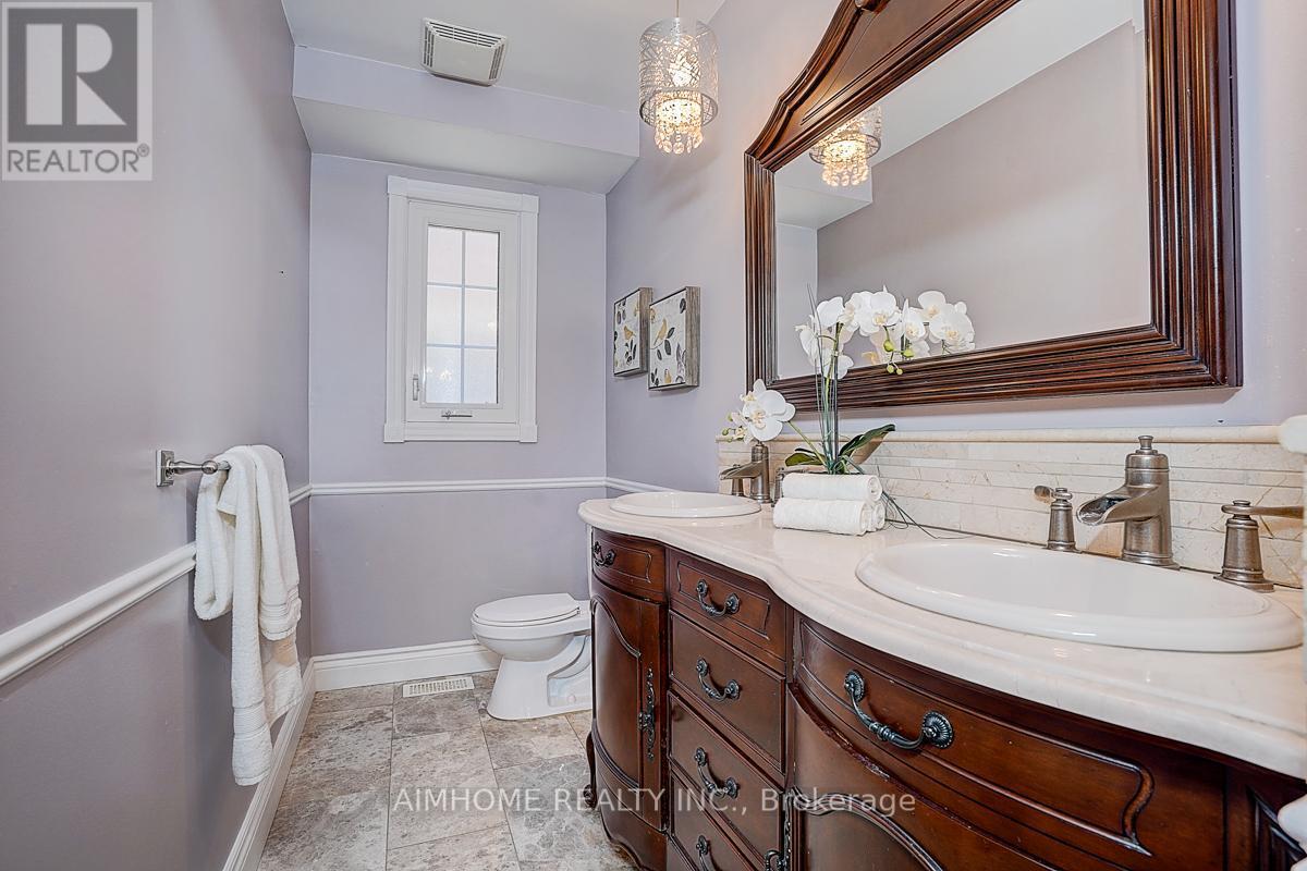 205 Pinewood Drive, Vaughan, ON - Indoor Photo Showing Bathroom