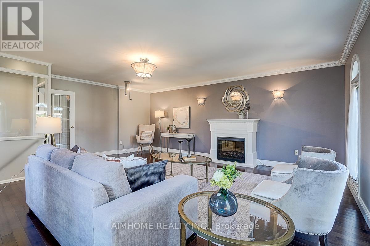 205 Pinewood Drive, Vaughan, ON - Indoor With Fireplace