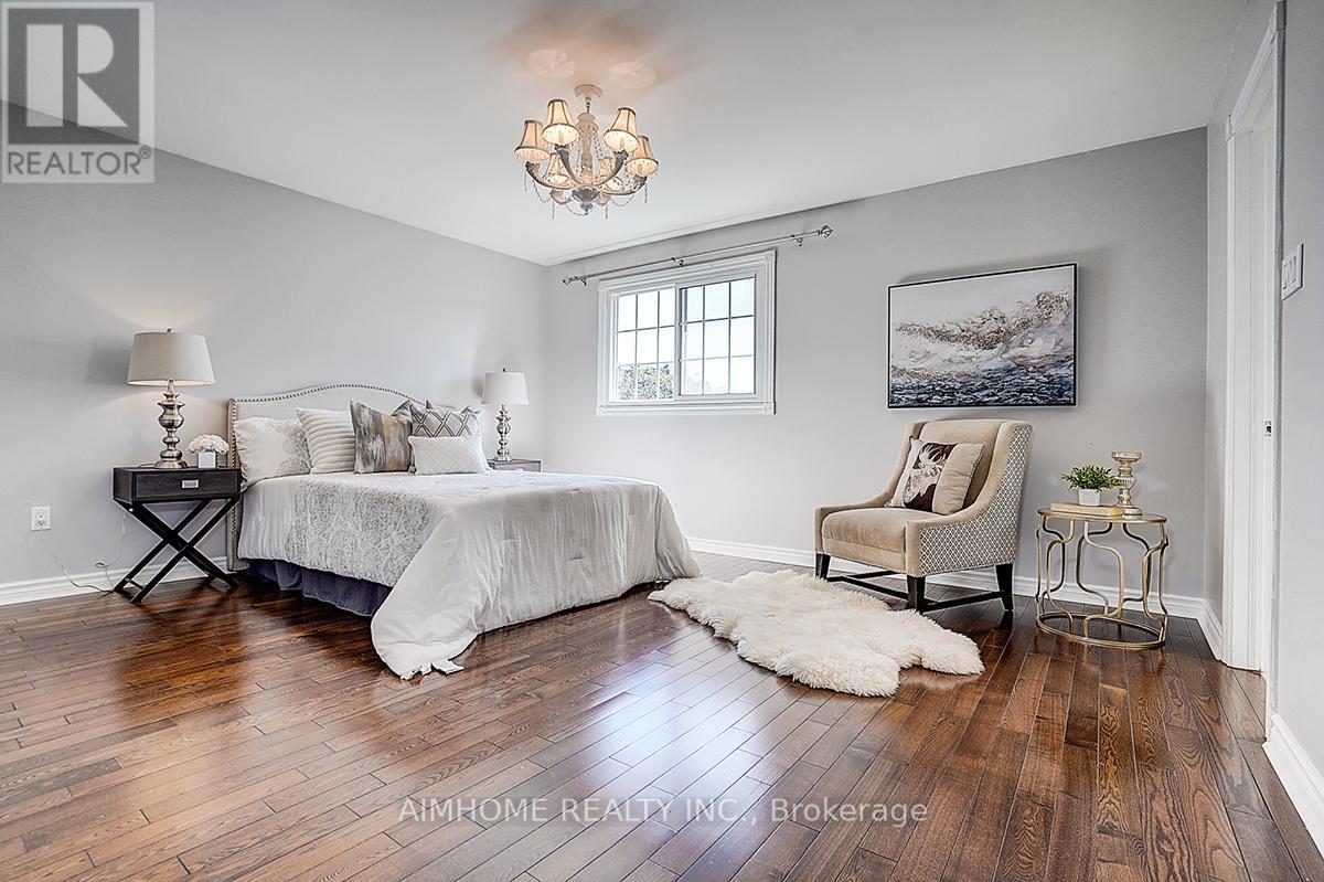 205 Pinewood Drive, Vaughan, ON - Indoor Photo Showing Bedroom