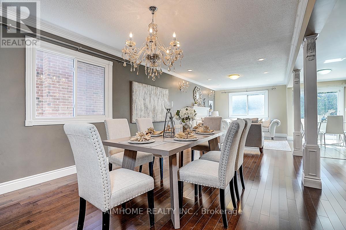 205 Pinewood Drive, Vaughan, ON - Indoor Photo Showing Dining Room