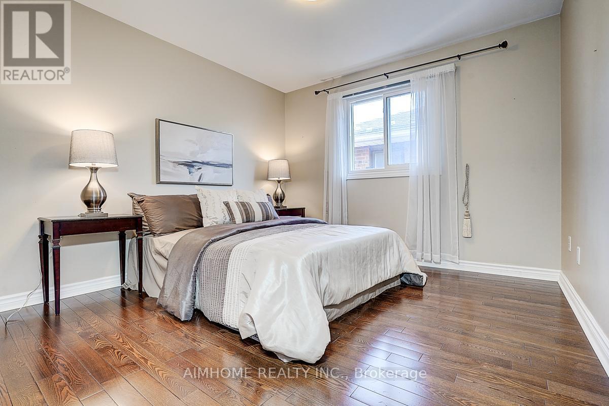 205 Pinewood Drive, Vaughan, ON - Indoor Photo Showing Bedroom