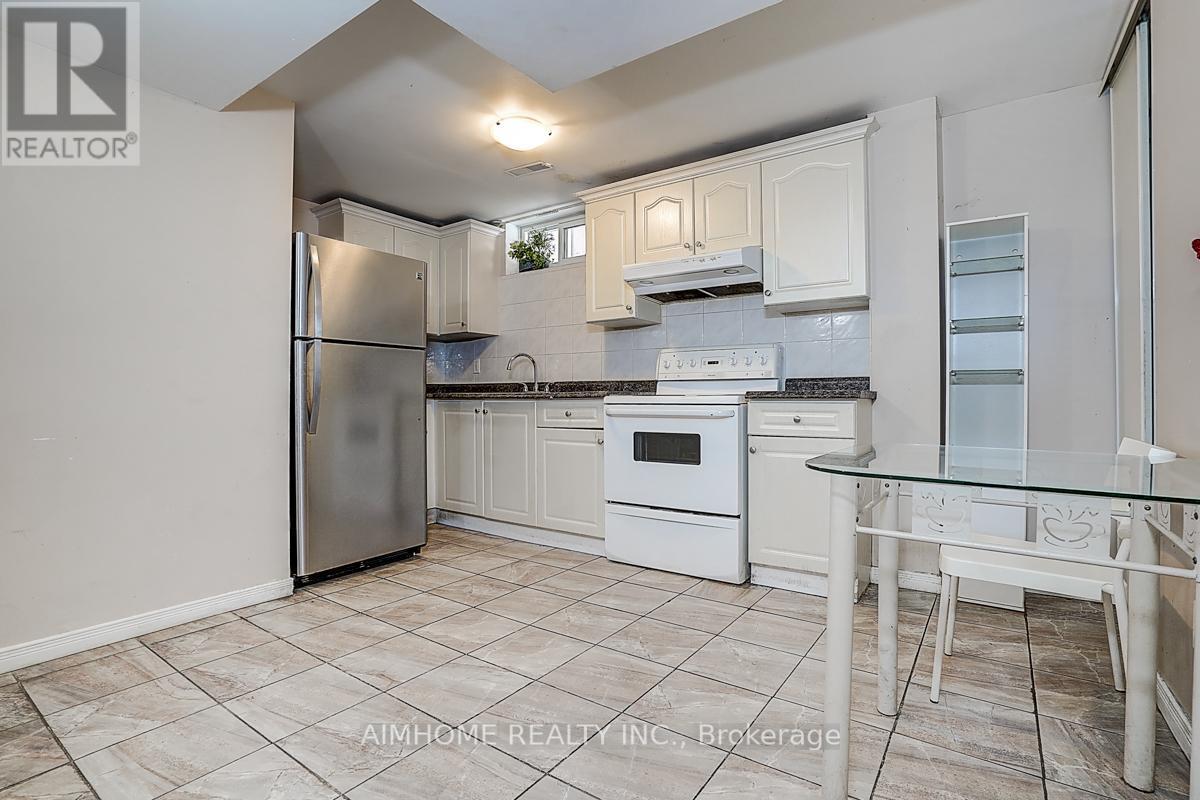205 Pinewood Drive, Vaughan, ON - Indoor Photo Showing Kitchen