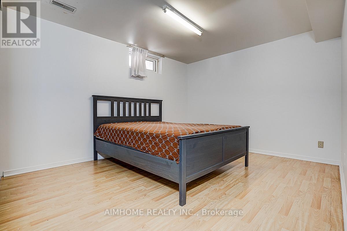 205 Pinewood Drive, Vaughan, ON - Indoor Photo Showing Bedroom