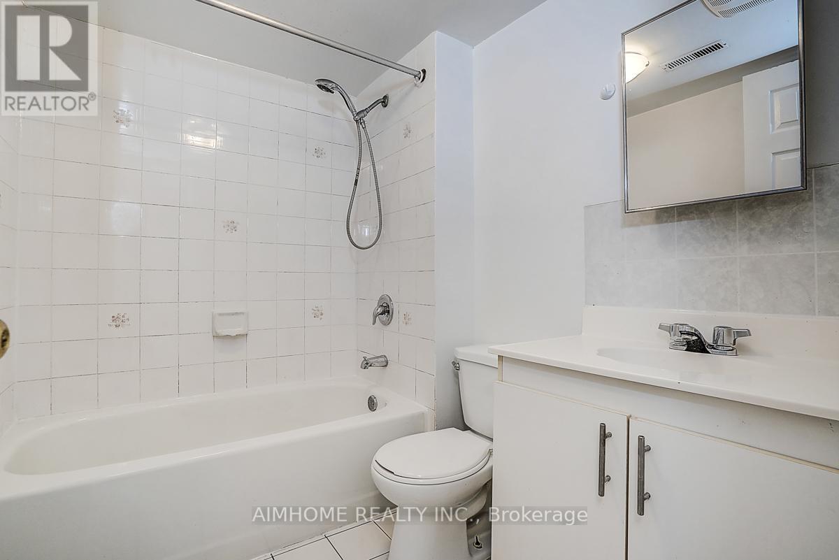 205 Pinewood Drive, Vaughan, ON - Indoor Photo Showing Bathroom