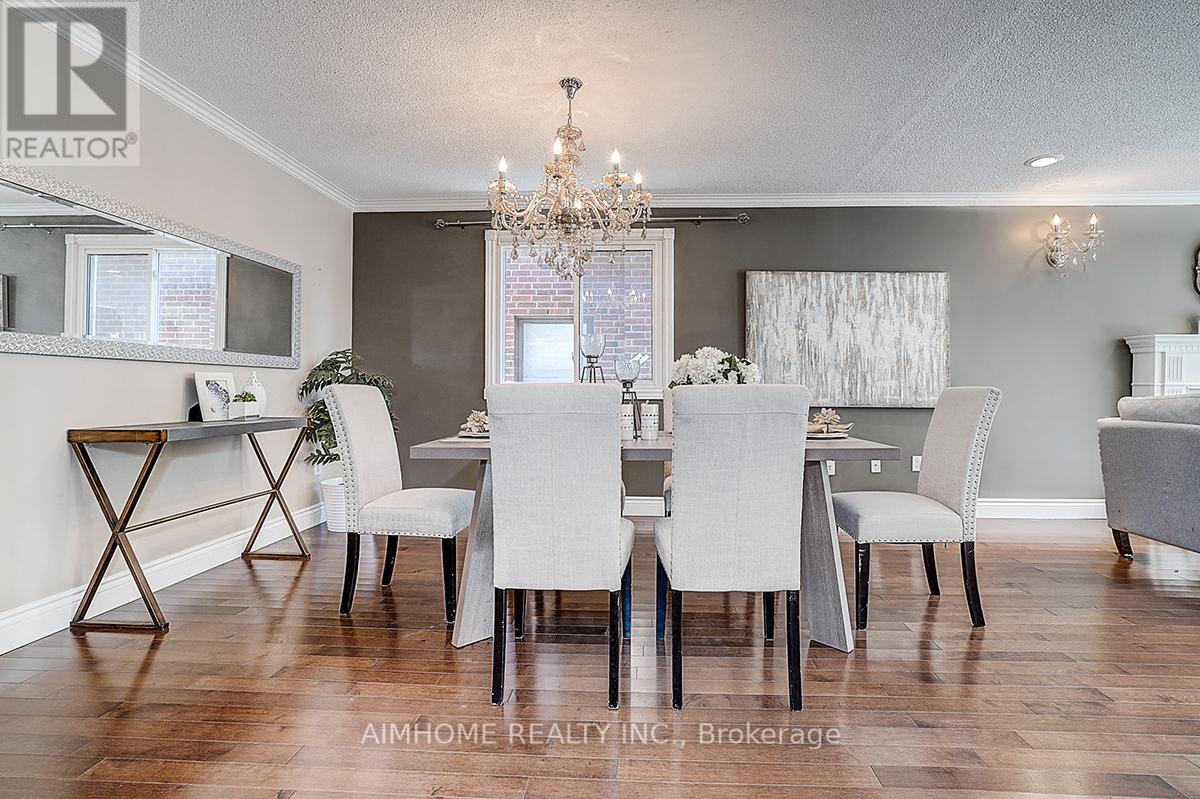 205 Pinewood Drive, Vaughan, ON - Indoor Photo Showing Dining Room