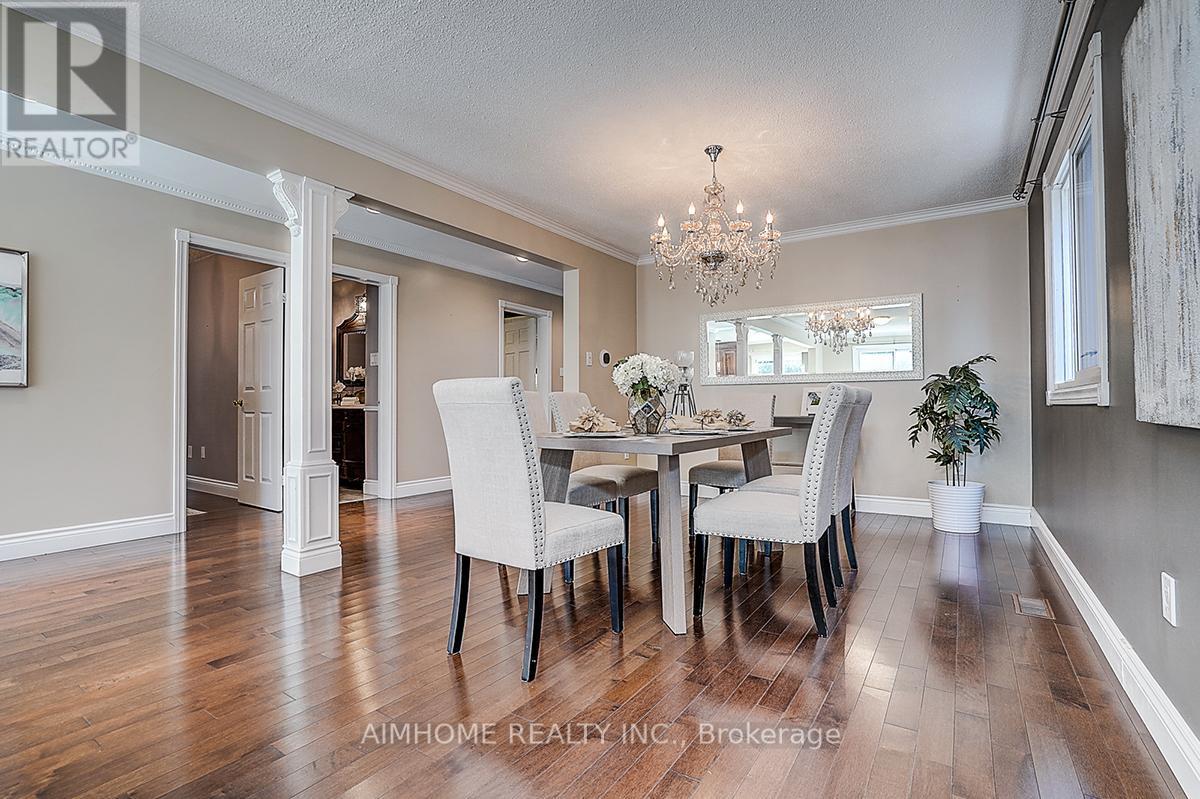 205 Pinewood Drive, Vaughan, ON - Indoor Photo Showing Dining Room