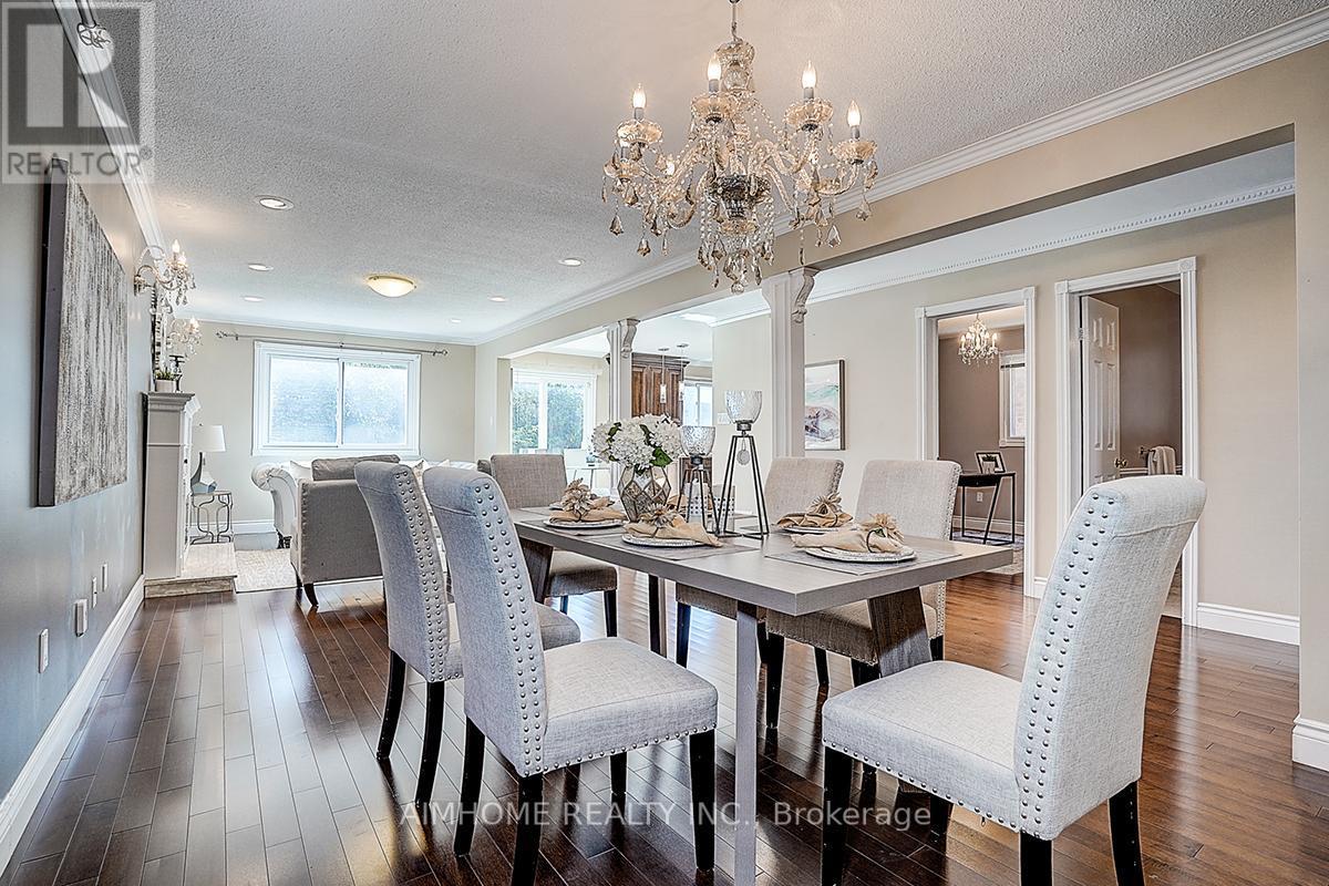 205 Pinewood Drive, Vaughan, ON - Indoor Photo Showing Dining Room