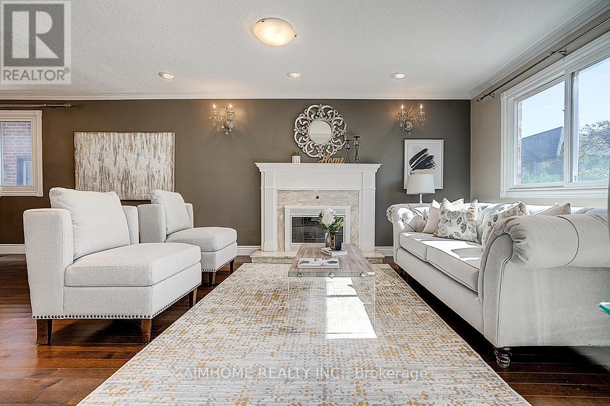 205 Pinewood Drive, Vaughan, ON - Indoor Photo Showing Living Room With Fireplace