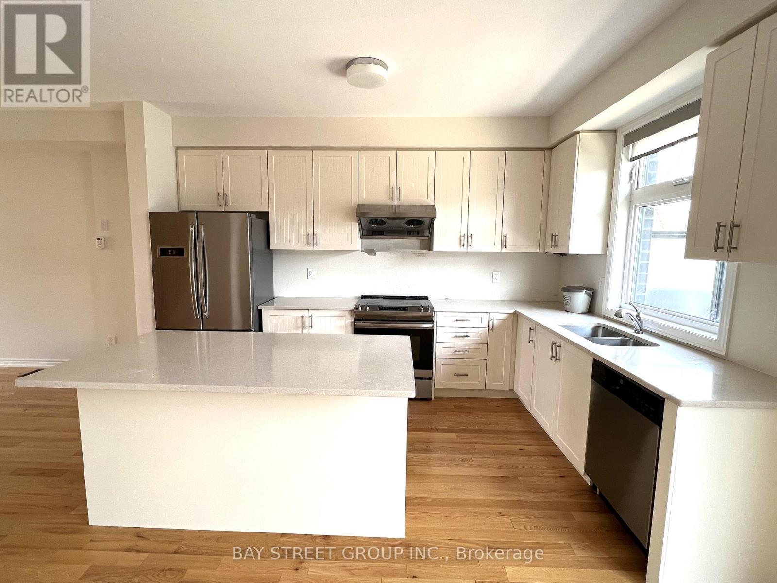 1310 Gull Crossing Road, Pickering, ON - Indoor Photo Showing Kitchen With Double Sink