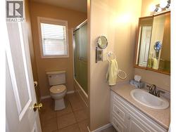 upper floor main bath -