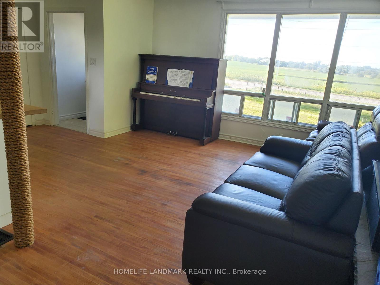(Main Floor) - 2413 Vivian Road, Whitchurch-Stouffville, ON - Indoor Photo Showing Living Room