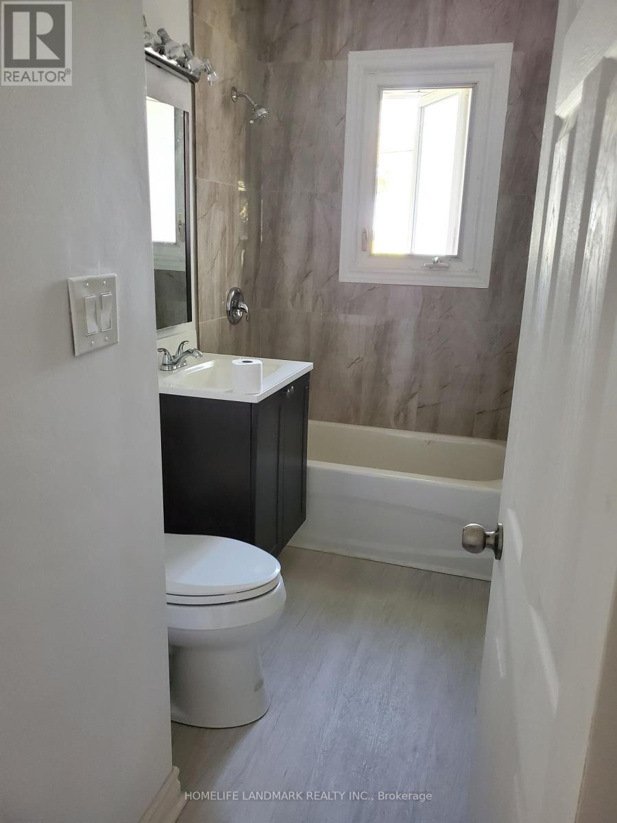 (Main Floor) - 2413 Vivian Road, Whitchurch-Stouffville, ON - Indoor Photo Showing Bathroom