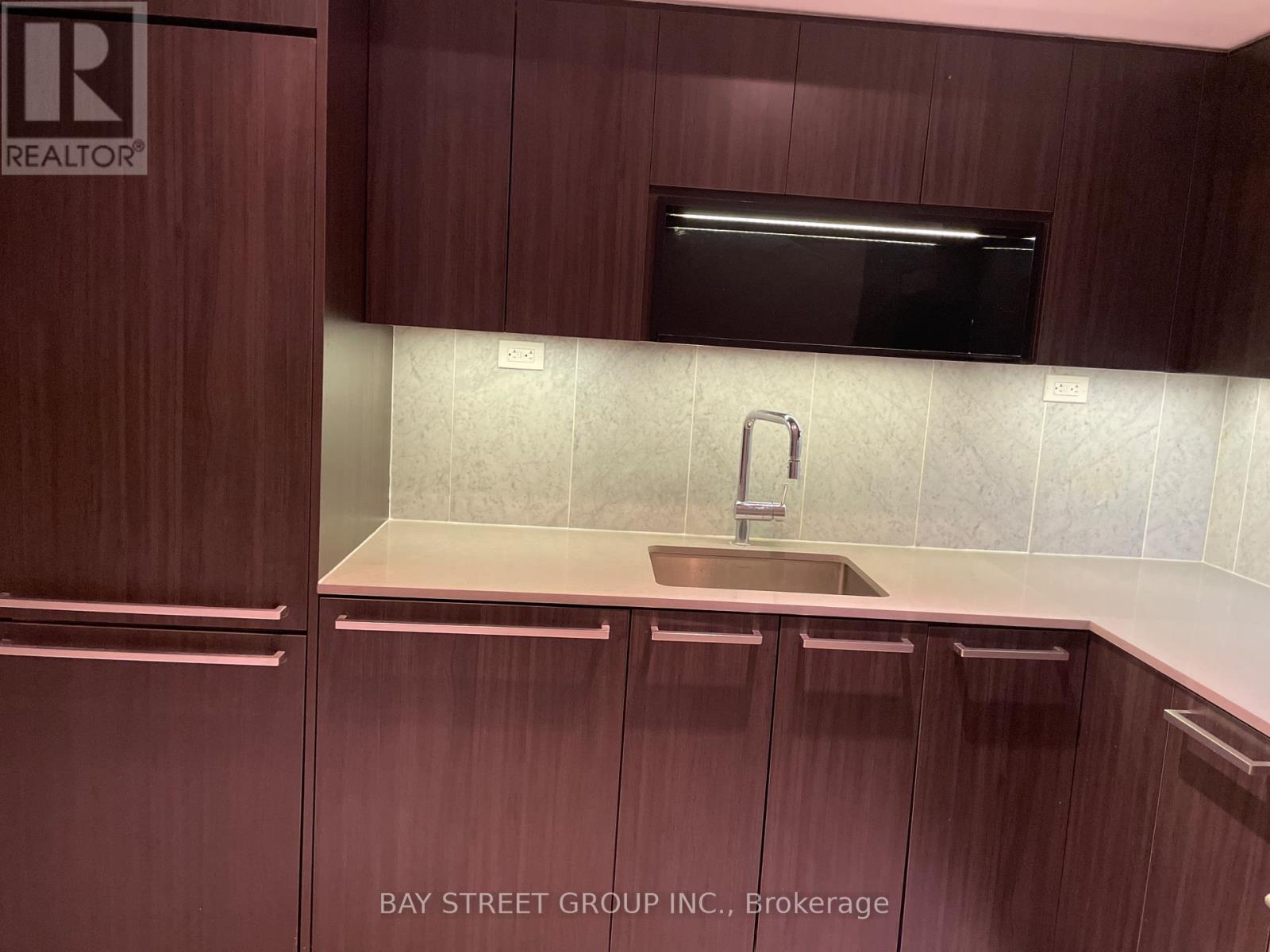 602 - 70 Queens Wharf Road, Toronto, ON - Indoor Photo Showing Kitchen