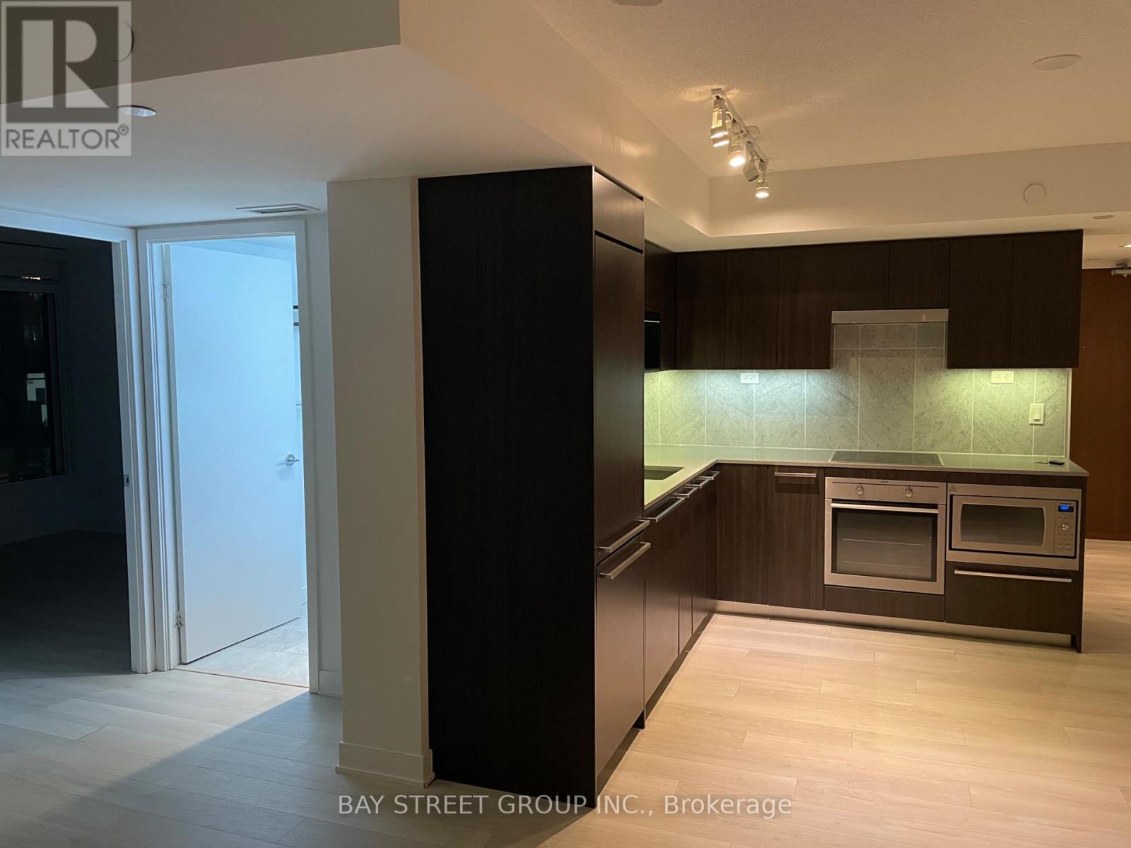 602 - 70 Queens Wharf Road, Toronto, ON - Indoor Photo Showing Kitchen
