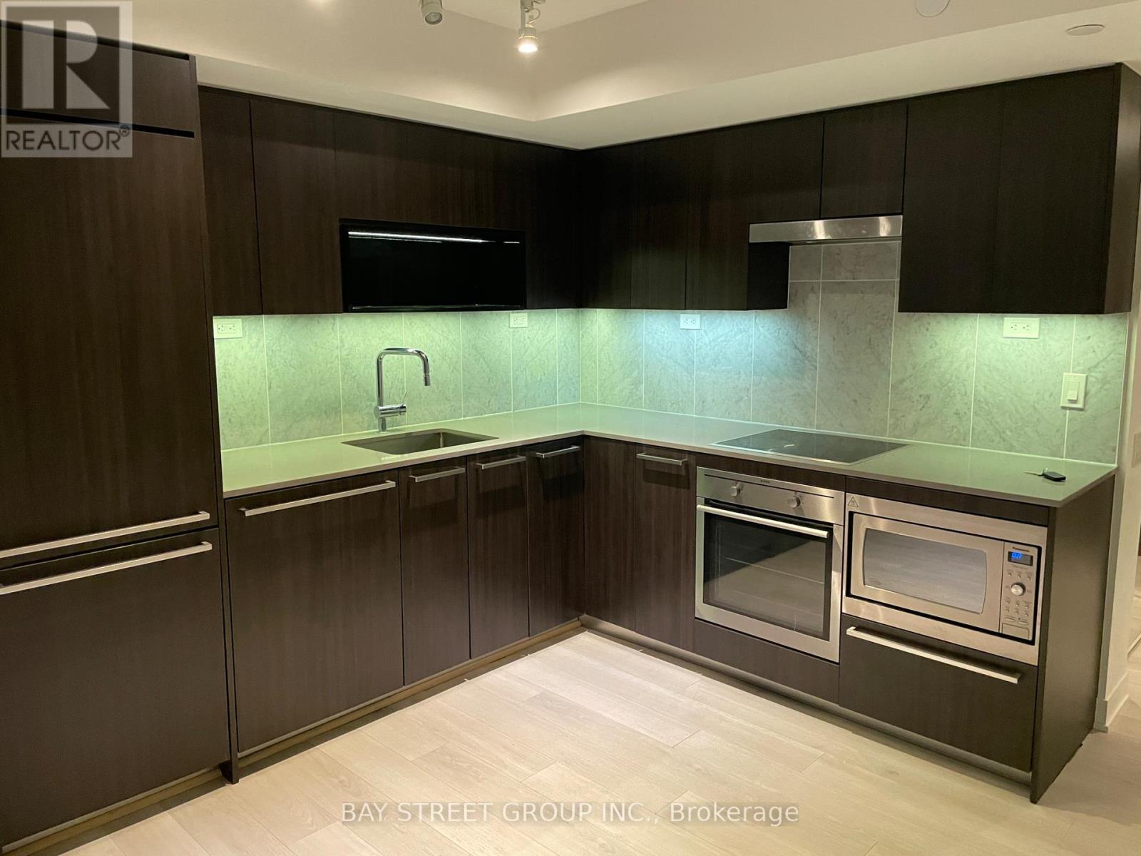 602 - 70 Queens Wharf Road, Toronto, ON - Indoor Photo Showing Kitchen With Upgraded Kitchen