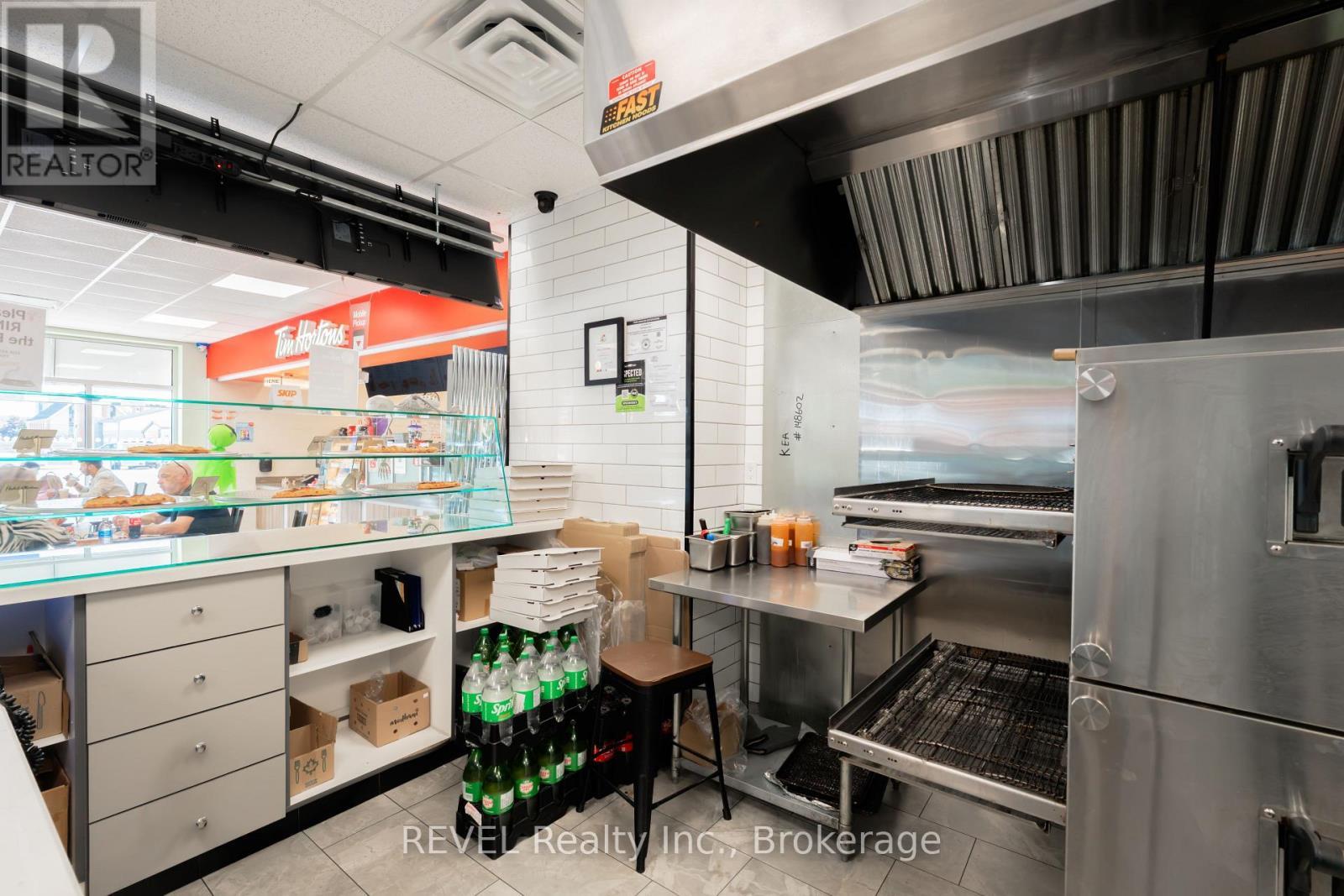 5687 Stanley Avenue, Niagara Falls (Hospital), ON