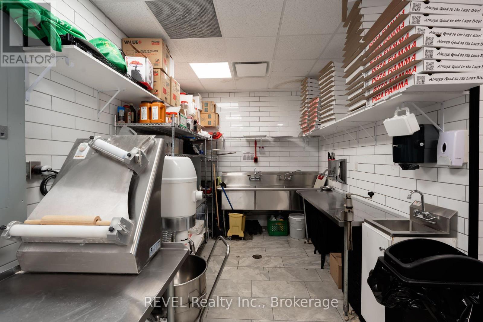 5687 Stanley Avenue, Niagara Falls (Hospital), ON