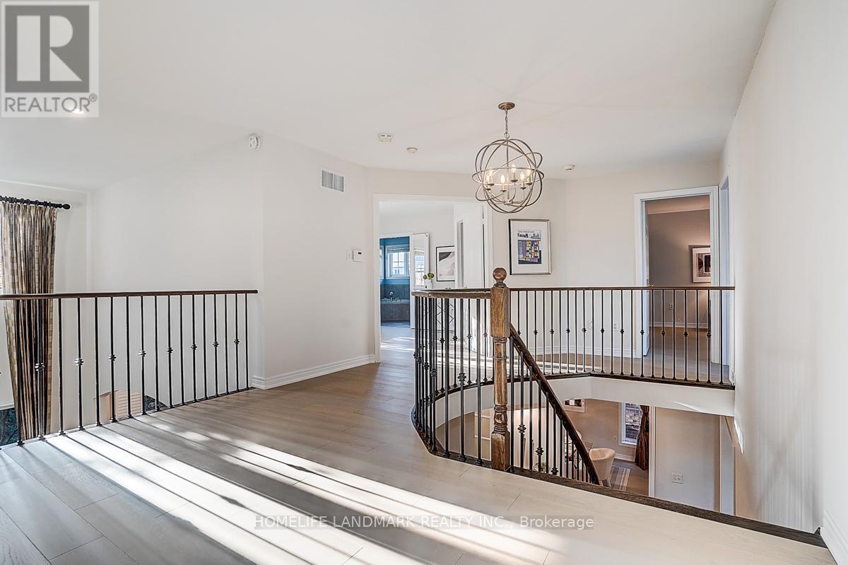 92 Montgomery Avenue, Whitby, ON - Indoor Photo Showing Other Room