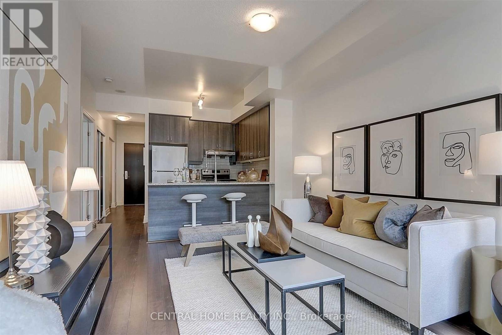 609E - 8110 Birchmount Road, Markham, ON - Indoor Photo Showing Living Room