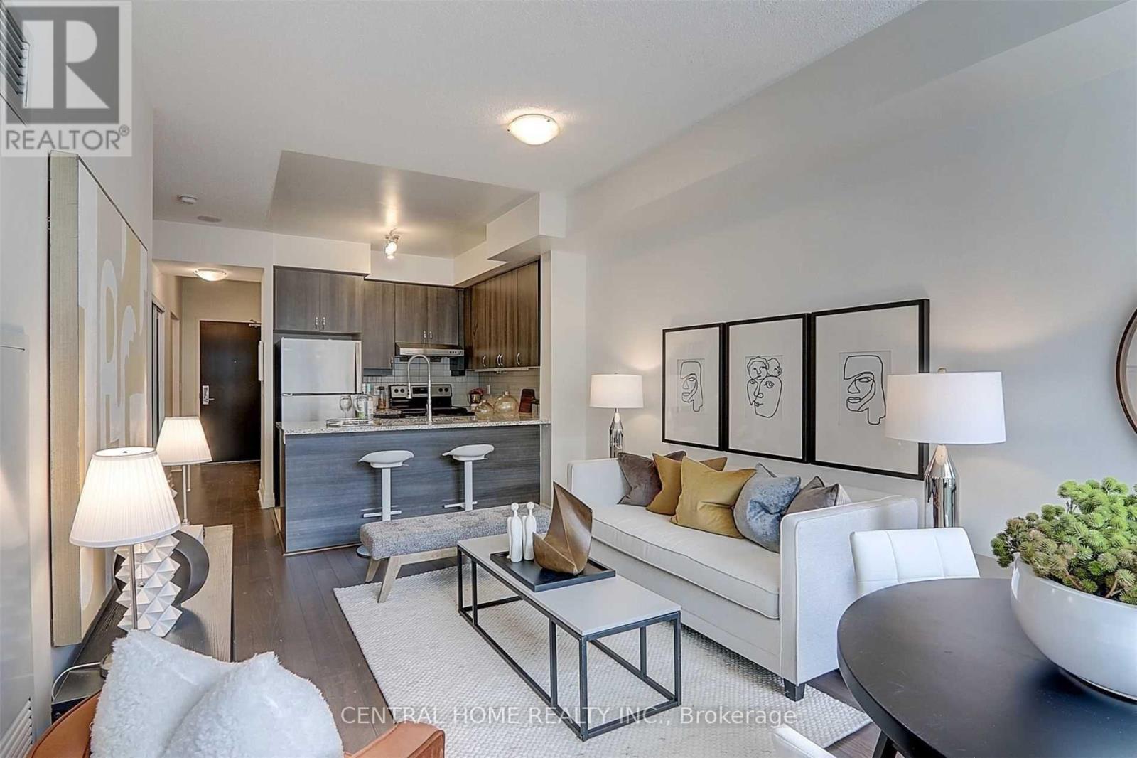 609E - 8110 Birchmount Road, Markham, ON - Indoor Photo Showing Living Room