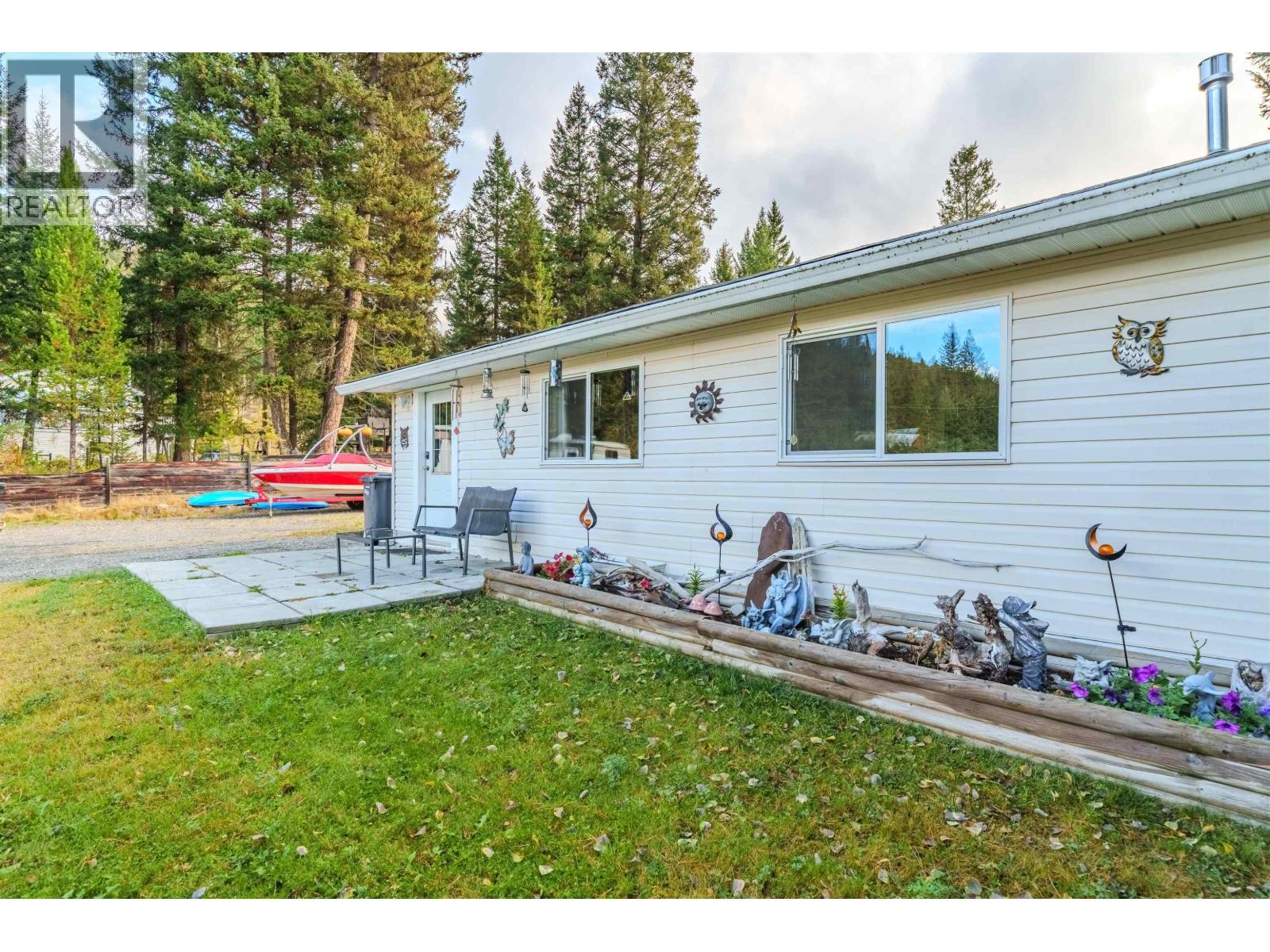 6395 Young Road, Horse Lake, BC - Outdoor