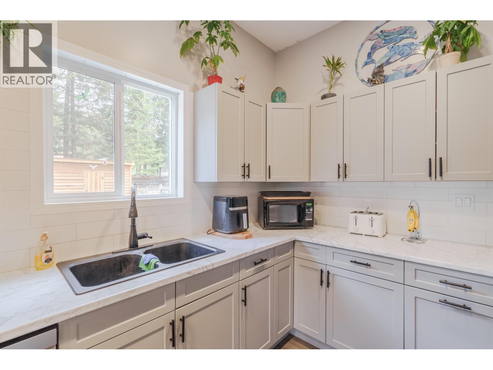 6395 Young Road, Horse Lake, BC - Indoor Photo Showing Kitchen With Double Sink